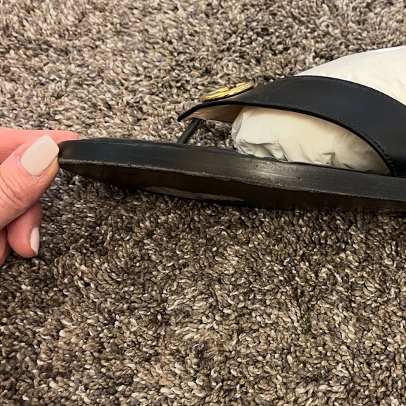 Women’s Gucci Flip Flops - Picture 15 of 15